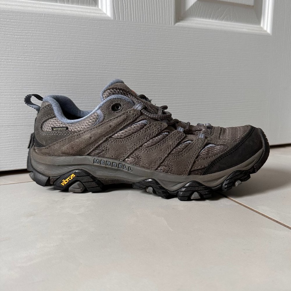 Women's Moab 3, hiking shoes are Waterproof, Size 10.5 women's Wide Width